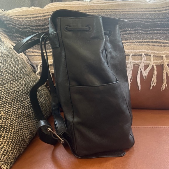FRYE 🖤 Black top grain leather BACKPACK - Picture 10 of 12